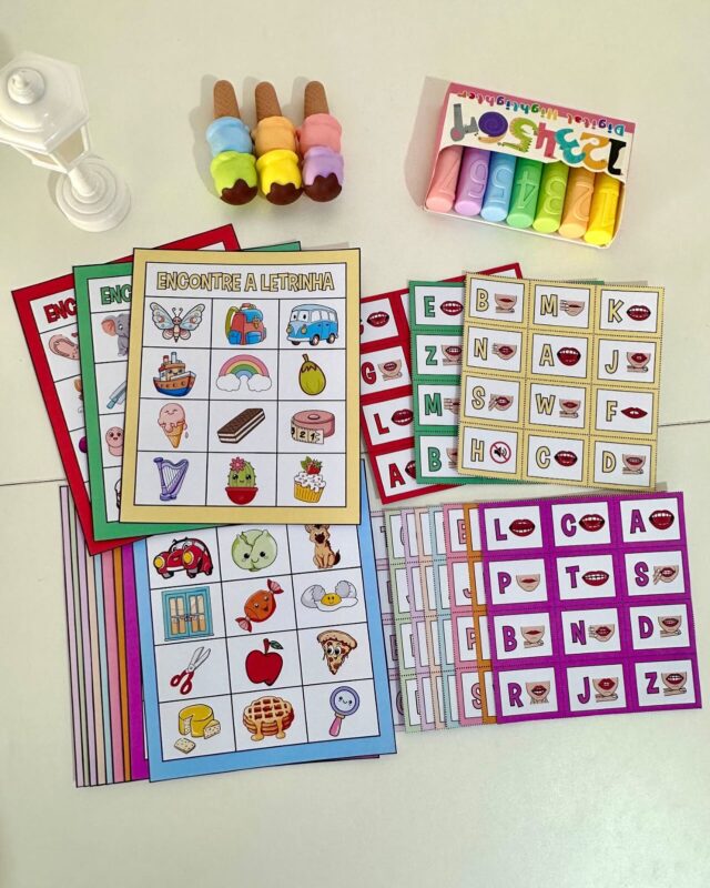 💖 O arquivo ‘Encontre a Letrinha’ é uma ferramenta educativa especialmente desenvolvida para trabalhar o alfabeto de forma interativa e lúdica, utilizando a metodologia das boquinhas fônicas com crianças
da Educação Especial.

✅ O material vai em PDF pronto para impressão, e inclui 24 paginas com boquinhas para o som de cada letra. 

🤩 É recomendado imprimir em papel fotográfico de gramatura 180.

💕 Objetivos da proposta:
- Associação Som-Letra
- Reconhecimento de Sons
- Melhoria da Pronúncia e Articulação
- Imitação de Movimentos
- Correção de Dificuldades Fonéticas
- Desenvolvimento da Alfabetização
- Identificação de Letras
- Construção de Palavras
- Estímulo ao Aprendizado Multissensorial
- Engajamento Multissensorial

💰R$8,00

🛍️ Para adquirir comente “eu quero”, chame no direct ou acesse a loja na bio.
.
.
.
#prof #professor #professora #pedagoga #pedagogo #pedagogia #profcriativa #profporamor #educacao #educacaoinfantil #ensino #ensinofundamental