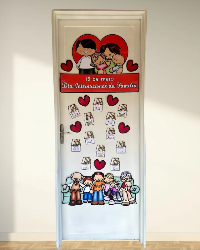 💖 Decoração de Porta Dia da Família 💖

🥰 Arquivo para decoração de porta tema Dia Internacional da Família. o arquivo vai em PDF pronto para impressão e inclui as imagens já ampliadas e casinhas na opção colorida e para colorir, para a criança desenhar sua família.

✨ Para impressão recomenda-se papel de gramatura 180.

📏 Medidas do arquivo montado: 77cm de largura e 1,70m de altura.

✅ O arquivo vai em PDF, pronto para impressão.

💰R$7,00

🛍️ Para adquirir comente “eu quero”, chame no direct ou acesse a loja na bio.
.
.
.
#prof #professor #professora #pedagoga #pedagogo #pedagogia #profporamor #profcriativa #educacao #educacaoinfantil #ensino #ensinofundamental