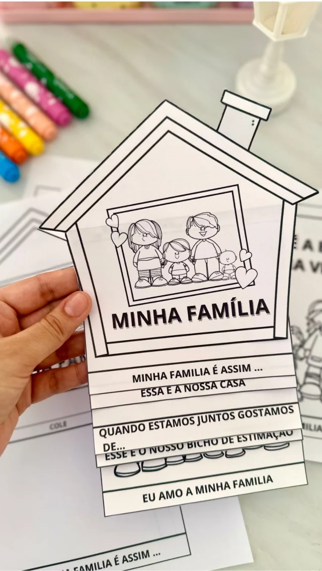 💖 Flipbook Minha Família 💖

🥰 Arquivo Flipbook Minha Família, para trabalhar o tema com crianças da Educação Infantil. 

🤩 No total o livrinho fica com 6 páginas.

✨ Objetivos da proposta:
* Trabalhar o tema “Família”
* Desenho
* Pintura
* Recorte e colagem
* Imaginação

✅ O arquivo vai em PDF, pronto para impressão.

💰R$5,00

🛍️ Para adquirir comente “eu quero”, chame no direct ou acesse a loja na bio.
.
.
.
#prof #professor #professora #pedagoga #pedagogo #pedagogia #profporamor #profcriativa #educacao #educacaoinfantil #ensino #ensinofundamental