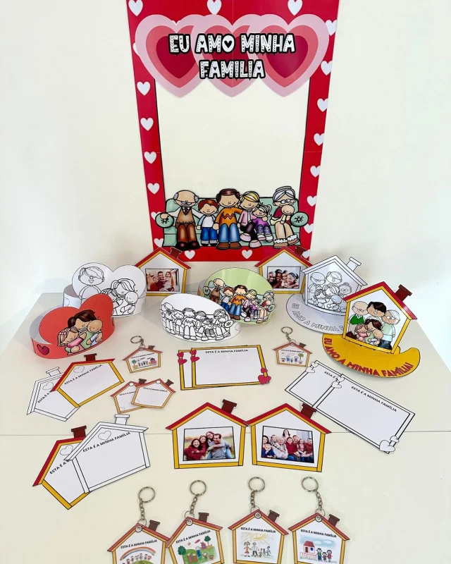 💖 Kit Lembrancinhas Dia da Família 💖

🥰 Kit Lembrancinhas e moldura para foto tema Dia da Família. 

❤️ Arquivo excelente para trabalhar o tema com crianças da Educação Infantil.

🤩 O arquivo inclui os seguintes itens:
* Moldura para foto já ampliada (4 folhas A4)
* Viseira 3D opção colorida e para colorir + 2 modelos de Viseiras na opção colorida e para colorir
* Casinha para a criança desenhar sua família na opção colorida e para colorir
* Quadro para a criança desenhar sua família, na opção colorida e para colorir
* Casinha para colar a foto da família
* Chaveira para a criança desenhar

✅ O arquivo vai em PDF, pronto para impressão.

💰R$6,00

🛍️ Para adquirir comente “eu quero”, chame no direct ou acesse a loja na bio.
.
.
.
#prof #professor #professora #pedagoga #pedagogo #pedagogia #profporamor #profcriativa #educacao #educacaoinfantil #ensino #ensinofundamental