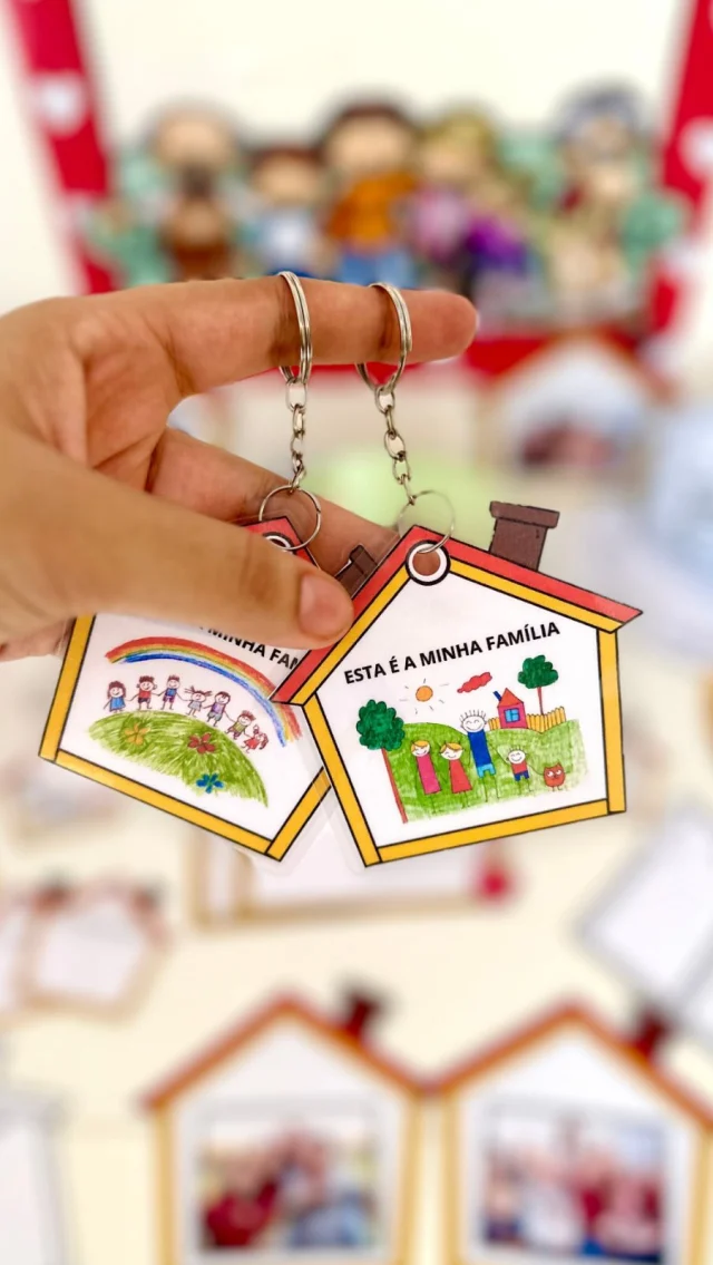 💖 Kit Lembrancinhas Dia da Família 💖

🥰 Kit Lembrancinhas e moldura para foto tema Dia da Família. 

❤️ Arquivo excelente para trabalhar o tema com crianças da Educação Infantil.

🤩 O arquivo inclui os seguintes itens:
* Moldura para foto já ampliada (4 folhas A4)
* Viseira 3D opção colorida e para colorir + 2 modelos de Viseiras na opção colorida e para colorir
* Casinha para a criança desenhar sua família na opção colorida e para colorir
* Quadro para a criança desenhar sua família, na opção colorida e para colorir
* Casinha para colar a foto da família
* Chaveira para a criança desenhar

✅ O arquivo vai em PDF, pronto para impressão.

💰R$6,00

🛍️ Para adquirir comente “eu quero”, chame no direct ou acesse a loja na bio.
.
.
.
#prof #professor #professora #pedagoga #pedagogo #pedagogia #profporamor #profcriativa #educacao #educacaoinfantil #ensino #ensinofundamental