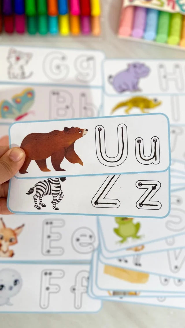✨ Traçando o Alfabeto ✨

🥰 O arquivo ‘Traçando o Alfabeto’ é uma ferramenta educativa especialmente desenvolvida para trabalhar a coordenação motora fina e o reconhecimento das letras do alfabeto com crianças da Educação Especial.

🤩 O material inclui 26 fichas com letras do alfabeto. 

🥳 É recomendado imprimir em papel fotográfico de gramatura 180 e passar papel contact para que se possa escrever e apagar com caneta para quadro branco.

✅ O arquivo vai em PDF, pronto para impressão.

💰R$7,00

🛍️ Para adquirir comente “eu quero”, chame no direct ou acesse a loja na bio.
.
.
.
#prof #professor #professora #pedagoga #pedagogo #pedagogia #profporamor #profcriativa #educacao #educacaoinfantil #ensino #ensinofundamental