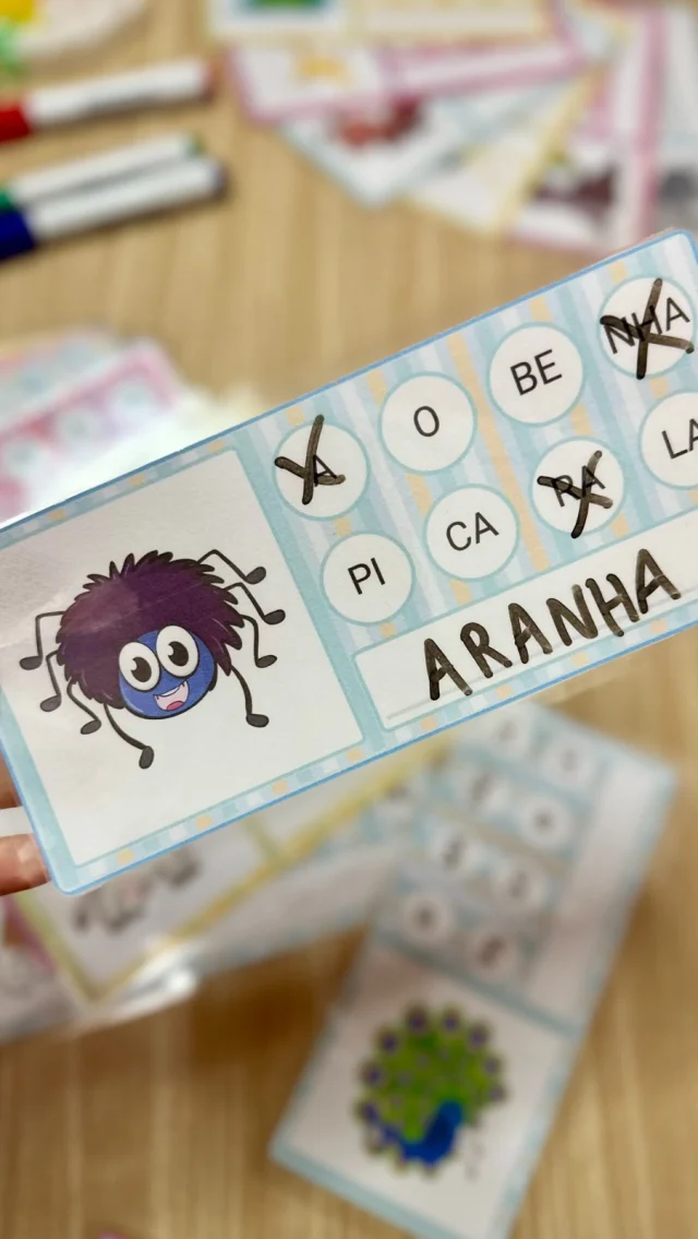✨ Escrita Embaralhada ✨

🤩 O Recurso Escrita Embaralhada inclui 53 fichas com palavras diferentes, em que a criança precisa identificar quais as sílabas que fazem parte de cada palavra, e escreve-las na linha branca, na sequência correta. 

😃 É um material indicado para uso permanente em salas de alfabetização, pois trabalha habilidades necessárias para a consolidação dessa etapa escolar.

🙃 Para seu melhor aproveitamento e conservação, é recomendado plastificar o material, pois dessa forma poderá ser utilizado várias vezes, com canetas para quadro branco. Inclui palavras de sílabas simples e complexas.

😍 As habilidades desenvolvidas são:
* Princípio alfabético
* Consciência silábica
* Escrita de palavras
* Leitura de sílabas

✅ O arquivo vai em PDF, pronto para impressão.

💰R$6,00

🛍️ Para adquirir comente “eu quero”, chame no direct ou acesse a loja na bio.
.
.
.
#prof #professor #professora #pedagoga #pedagogo #pedagogia #profporamor #profcriativa #educacao #educacaoinfantil #ensino #ensinofundamental
