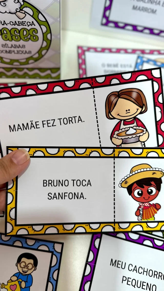 ✨ Quebra-cabeça Frases Sílabas Complexas ✨

🤩 Quebra-cabeça das Frases Sílabas Complexas para trabalhar o conteúdo com crianças em fase de Alfabetização.

💖 O material inclui 12 fases ilustradas para pareamento e sacolinha para guardar o material.

😁 Objetivos da proposta:
* Desenvolver a compreensão leitora
* Estimular a associação entre texto e imagem
* Trabalhar a estruturação de frases
* Promover a habilidade de sequência lógica
* Ampliar o vocabulário
* Incentivar a atenção e a concentração
* Estimular o raciocínio lógico
* Apoiar o desenvolvimento da autonomia na leitura
* Tornar o aprendizado mais lúdico e interativo

✅ O arquivo vai em PDF, pronto para impressão.

💰R$5,00

🛍️ Para adquirir comente “eu quero”, chame no direct ou acesse a loja na bio.
.
.
.
#prof #professor #professora #pedagoga #pedagogo #pedagogia #profporamor #profcriativa #educacao #educacaoinfantil #ensino #ensinofundamental