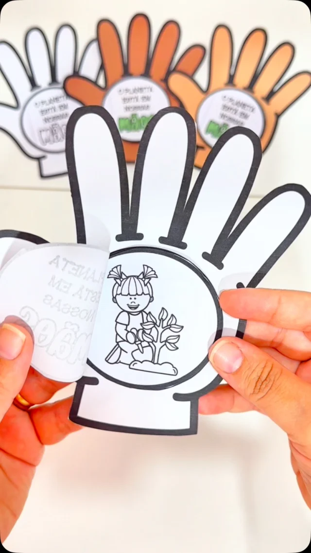 🌎 Livrinho “O Planeta Está Em Nossas Mãos” 🌎

💚 Livrinho “O Planeta está em nossas mãos”, para trabalhar o Dia Mundial do Meio Ambiente com crianças da Educação Infantil.

🤩 O arquivo vai na opção colorida e para colorir.

🥰 Desenvolve a conscientização sobre os cuidados com o Meio Ambiente, além de estimular habilidades manuais e criatividade.

✅ O arquivo vai em PDF, pronto para impressão.

💰R$4,00

🛍️ Para adquirir comente “eu quero”, chame no direct ou acesse a loja na bio.
.
.
.
#prof #professor #professora #pedagoga #pedagogo #pedagogia #profporamor #profcriativa #educacao #educacaoinfantil #ensino #ensinofundamental