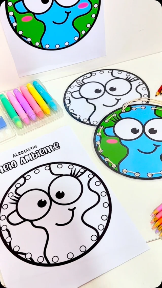🌎 Alinhavo Planeta Terra 🌎

💚 Atividade alinhavos Planeta, para trabalhar o Dia Mundial do Meio Ambiente com crianças da Educação Infantil.

🤩 O arquivo vai na opção colorida e para colorir.

💖 Desenvolve a conscientização sobre os cuidados com o Meio Ambiente, além de estimular habilidades manuais e criatividade.

✅ O arquivo vai em PDF, pronto para impressão.

💰R$4,00

🛍️ Para adquirir comente “eu quero”, chame no direct ou acesse a loja na bio.
.
.
.
#prof #professor #professora #pedagoga #pedagogo #pedagogia #profporamor #profcriativa #educacao #educacaoinfantil #ensino #ensinofundamental
