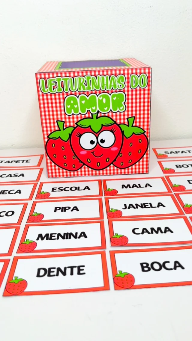 🍓 Leiturinhas do Amor 🍓

🥰 LEITURINHAS DO AMOR chegou pra adoçar a alfabetização!

❤️ São 54 fichas com palavras, pensadas com carinho para quem está no comecinho da leitura. Tudo isso dentro de uma caixa temática encantadora que combina com a febre do momento: o Morango do Amor!

🤩 Perfeito para jogos, leitura autônoma, leitura coletiva,  montagem de frases e muito mais.

✨ Dá pra usar no acolhimento, na rotina de leitura, e até nas rodinhas!

✏️ Um recurso lúdico, visual e cheio de afeto, como a alfabetização deve ser.

🖨️ O arquivo vai em PDF, pronto para impressão.

💰R$7,00

🛍️ Para adquirir comente “eu quero”, chame no direct ou acesse a loja na bio.
.
.
.
#prof #professor #professora #pedagoga #pedagogo #pedagogia #profporamor #profcriativa #educacao #educacaoinfantil #ensino #ensinofundamental