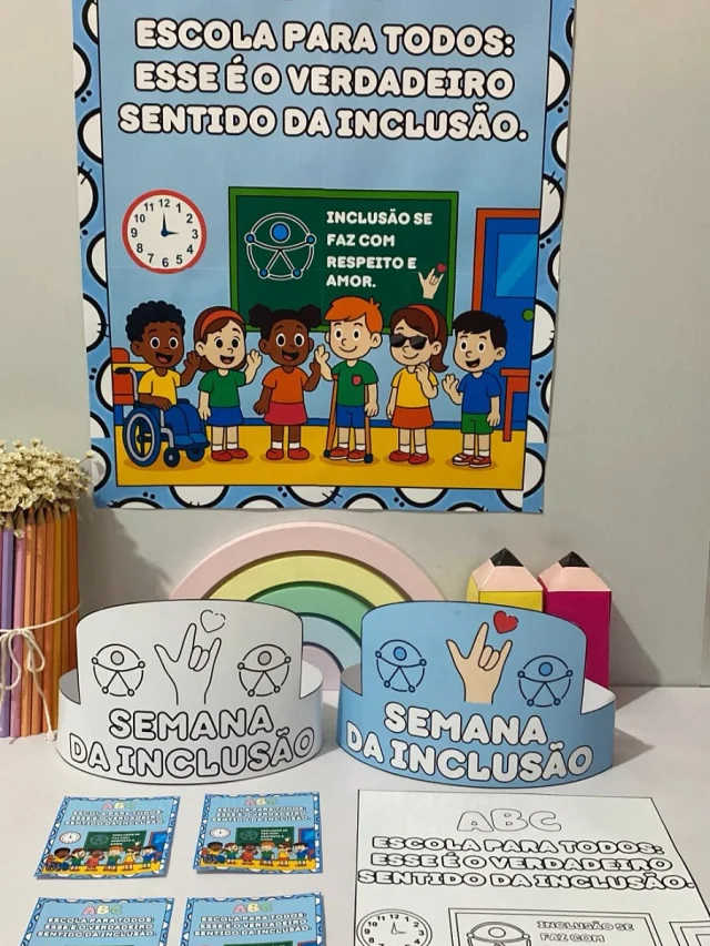 🦽 Kit Semana Nacional da Pessoa com Deficiência 🦽

🤩 Este arquivo foi preparado com muito carinho para trabalhar a conscientização nas escolas de forma lúdica e especial.

📌 Você vai receber:
✔️ Cartaz ampliado em 4 folhas A4 e também na opção de 16 folhas A4
✔️ Atividade de colorir para envolver as crianças no tema
✔️ 2 opções de coroa (colorida e para colorir)
✔️ Cartão lembrancinha para marcar a data com significado

💜 Um material completo para professores desenvolverem atividades de inclusão com criatividade, cor e participação das crianças. 

🖨️ O arquivo vai em PDF, pronto para impressão.

💰R$8,00

🛍️ Para adquirir comente “eu quero”, chame no direct ou acesse a loja na bio.
.
.
.
#prof #professor #professora #pedagoga #pedagogo #pedagogia #profporamor #profcriativa #educacao #educacaoinfantil #ensino #ensinofundamental