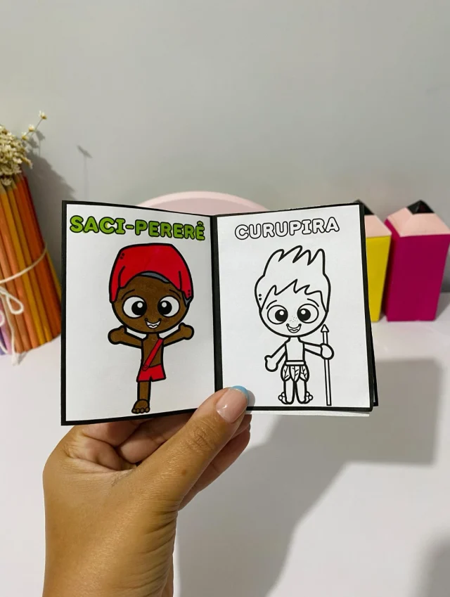 💖 Mini Livro Para Colorir - Folclore Brasileiro 💖

✨ Uma atividade super econômica e divertida para trabalhar o Folclore com as crianças!

✏️ Com apenas 1 folha, o mini livro traz os principais personagens do nosso folclore: Saci-Pererê, Curupira, Mula sem Cabeça, Lobisomem, Iara e Cuca.

🤩 Ideal para imprimir e entregar aos alunos como lembrancinha ou atividade pedagógica no mês do Folclore.

💡 Ótima opção para economizar e, ao mesmo tempo, oferecer uma atividade lúdica e significativa.

🖨️ O arquivo vai em PDF, pronto para impressão.

💰R$5,00

🛍️ Para adquirir comente “eu quero”, chame no direct ou acesse a loja na bio.
.
.
.
#prof #professor #professora #pedagoga #pedagogo #pedagogia #profporamor #profcriativa #educacao #educacaoinfantil #ensino #ensinofundamental