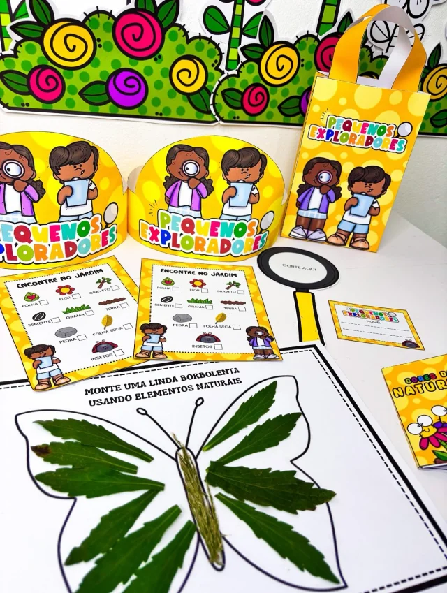 🌸 Kit Pequenos Exploradores 🌸

💖 Uma proposta lúdica e cheia de descobertas para que as crianças explorem a natureza durante a primavera ou em atividades planejadas ao ar livre. 

🤩 O kit transforma cada momento em uma aventura de aprendizado, incentivando a curiosidade, a observação e o contato direto com o meio ambiente.

✨ O que acompanha o kit:
* Coroa temática
* Sacolinha personalizada
* Crachá de explorador
* Atividade da borboleta com elementos naturais
* Caça ao tesouro no jardim

🍃 Na dinâmica do caça ao tesouro, as crianças recebem uma lista de elementos para procurar, guardam suas descobertas na sacolinha e depois registram no livrinho zine “As Cores da Natureza”, destacando o que encontraram em cada cor.

🦋 A atividade da borboleta convida os pequenos a utilizar os elementos naturais coletados para criar, compor e explorar texturas, cores e formas, transformando o aprendizado em uma experiência sensorial e significativa.

🖨️ O arquivo vai em PDF, pronto para impressão.

💰R$8,00

🛍️ Para adquirir comente “eu quero”, chame no direct ou acesse a loja na bio.
.
.
.
#prof #professor #professora #pedagoga #pedagogo #pedagogia #profporamor #profcriativa #educacao #educacaoinfantil #ensino #ensinofundamental