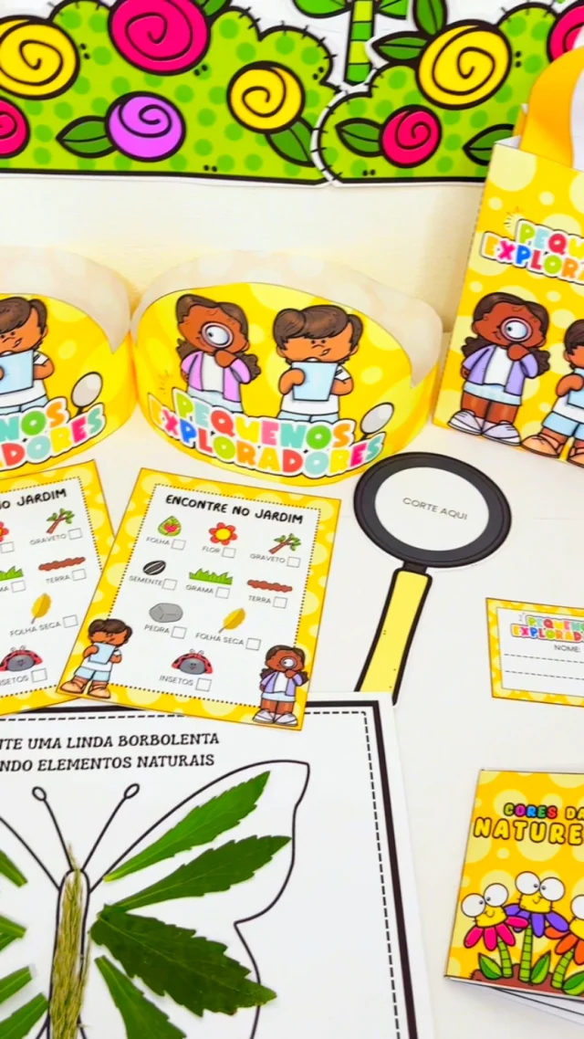 🌸 Kit Pequenos Exploradores 🌸

💖 Uma proposta lúdica e cheia de descobertas para que as crianças explorem a natureza durante a primavera ou em atividades planejadas ao ar livre. 

🤩 O kit transforma cada momento em uma aventura de aprendizado, incentivando a curiosidade, a observação e o contato direto com o meio ambiente.

✨ O que acompanha o kit:
* Coroa temática
* Sacolinha personalizada
* Crachá de explorador
* Atividade da borboleta com elementos naturais
* Caça ao tesouro no jardim

🍃 Na dinâmica do caça ao tesouro, as crianças recebem uma lista de elementos para procurar, guardam suas descobertas na sacolinha e depois registram no livrinho zine “As Cores da Natureza”, destacando o que encontraram em cada cor.

🦋 A atividade da borboleta convida os pequenos a utilizar os elementos naturais coletados para criar, compor e explorar texturas, cores e formas, transformando o aprendizado em uma experiência sensorial e significativa.

🖨️ O arquivo vai em PDF, pronto para impressão.

💰R$8,00

🛍️ Para adquirir comente “eu quero”, chame no direct ou acesse a loja na bio.
.
.
.
#prof #professor #professora #pedagoga #pedagogo #pedagogia #profporamor #profcriativa #educacao #educacaoinfantil #ensino #ensinofundamental