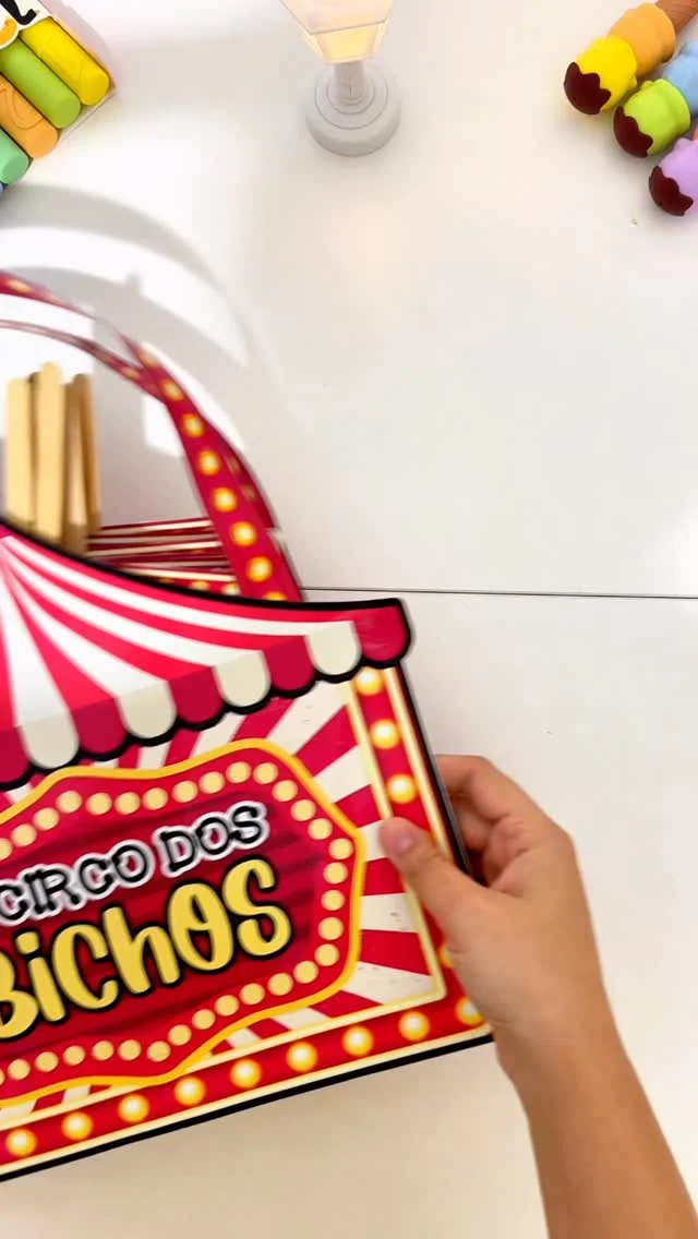 🎪 Sacola - O Circo dos Bichos 🎪

🤩 História Rimada na Sacola – O Circo dos Bichos

✅ Conteúdo do material:
* História rimada “O Circo dos Bichos”, divertida e de fácil compreensão. 
- Vai com fichas ilustradas dos personagens e elementos da história, para usar durante a contação.
* Sacola para recortar e montar, pronta para dar mais encanto ao recurso.
* Vídeo tutorial de montagem.

✨ Objetivo: tornar a leitura um momento lúdico, estimulando a atenção, a imaginação e o gosto pela leitura rimada.

💖 Recurso criativo que transforma a contação de histórias em uma experiência mágica e interativa para as crianças.

🖨️ O arquivo vai em PDF, pronto para impressão.

💰R$6,00

🛍️ Para adquirir comente “eu quero”, chame no direct ou acesse a loja na bio.
.
.
.
#prof #professor #professora #pedagoga #pedagogo #pedagogia #profporamor #profcriativa #educacao #educacaoinfantil #ensino #ensinofundamental