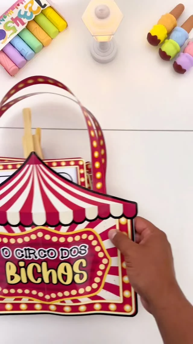 🎪 Sacola - O Circo dos Bichos 🎪

🤩 História Rimada na Sacola – O Circo dos Bichos

✅ Conteúdo do material:
* História rimada “O Circo dos Bichos”, divertida e de fácil compreensão. 
- Vai com fichas ilustradas dos personagens e elementos da história, para usar durante a contação.
* Sacola para recortar e montar, pronta para dar mais encanto ao recurso.
* Vídeo tutorial de montagem.

✨ Objetivo: tornar a leitura um momento lúdico, estimulando a atenção, a imaginação e o gosto pela leitura rimada.

💖 Recurso criativo que transforma a contação de histórias em uma experiência mágica e interativa para as crianças.

🖨️ O arquivo vai em PDF, pronto para impressão.

💰R$6,00

🛍️ Para adquirir comente “eu quero”, chame no direct ou acesse a loja na bio.
.
.
.
#prof #professor #professora #pedagoga #pedagogo #pedagogia #profporamor #profcriativa #educacao #educacaoinfantil #ensino #ensinofundamental