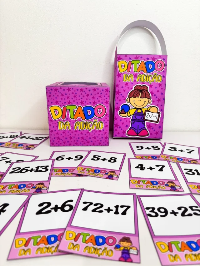 ➕ Ditado da Adição ➕

✨ Matemática que diverte e ensina! ✨

O Ditado da Adição transforma a sala de aula em um momento de aprendizagem leve, prática e super envolvente. 💡➕

📦 O kit vem completo: sacolinha, folhas de rascunho e registro, caixa e 60 fichas de adição em diferentes níveis de dificuldade — além de fichas em branco para você personalizar conforme sua turma.

✅ Como funciona:
A professora entrega uma folha de rascunho e uma de registro para cada aluno. Em seguida, inicia o sorteio das fichas e dita a adição retirada da caixa. As crianças resolvem a continha e registram o resultado na folha de registro. Fácil, dinâmico e super lúdico! 🎉

👉 Um recurso que facilita sua rotina e encanta os alunos. Garanta já o seu! 🚀📚

🖨️ O arquivo vai em PDF, pronto para impressão.

💰R$8,00

🛍️ Para adquirir comente “eu quero”, chame no direct ou acesse a loja na bio.
.
.
.
#prof #professor #professora #pedagoga #pedagogo #pedagogia #profporamor #profcriativa #educacao #educacaoinfantil #ensino #ensinofundamental