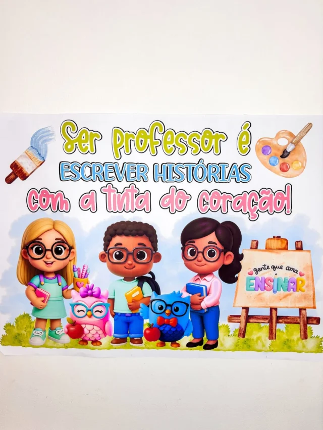 💖 Painel Dia dos Professores 💖

✨ Ser professor é escrever histórias com a tinta do coração ✨

🥰 Esse painel foi criado para emocionar e valorizar ainda mais quem dedica sua vida a ensinar. 

🤩 Ele vai dividido em 25 folhas prontinhas para imprimir, facilitando a montagem e garantindo um resultado impactante, cheio de cor e significado. 

📏 Medidas aproximadas do painel finalizado: 1,34 x 0,95 m

✨ Um recurso prático, inspirador e perfeito para transformar qualquer espaço escolar em uma verdadeira homenagem.

🥳 Garanta já o seu e encante a todos com essa mensagem especial!

🖨️ O arquivo vai em PDF, pronto para impressão.

💰R$8,00

🛍️ Para adquirir comente “eu quero”, chame no direct ou acesse a loja na bio.
.
.
.
#prof #professor #professora #pedagoga #pedagogo #pedagogia #profporamor #profcriativa #educacao #educacaoinfantil #ensino #ensinofundamental
