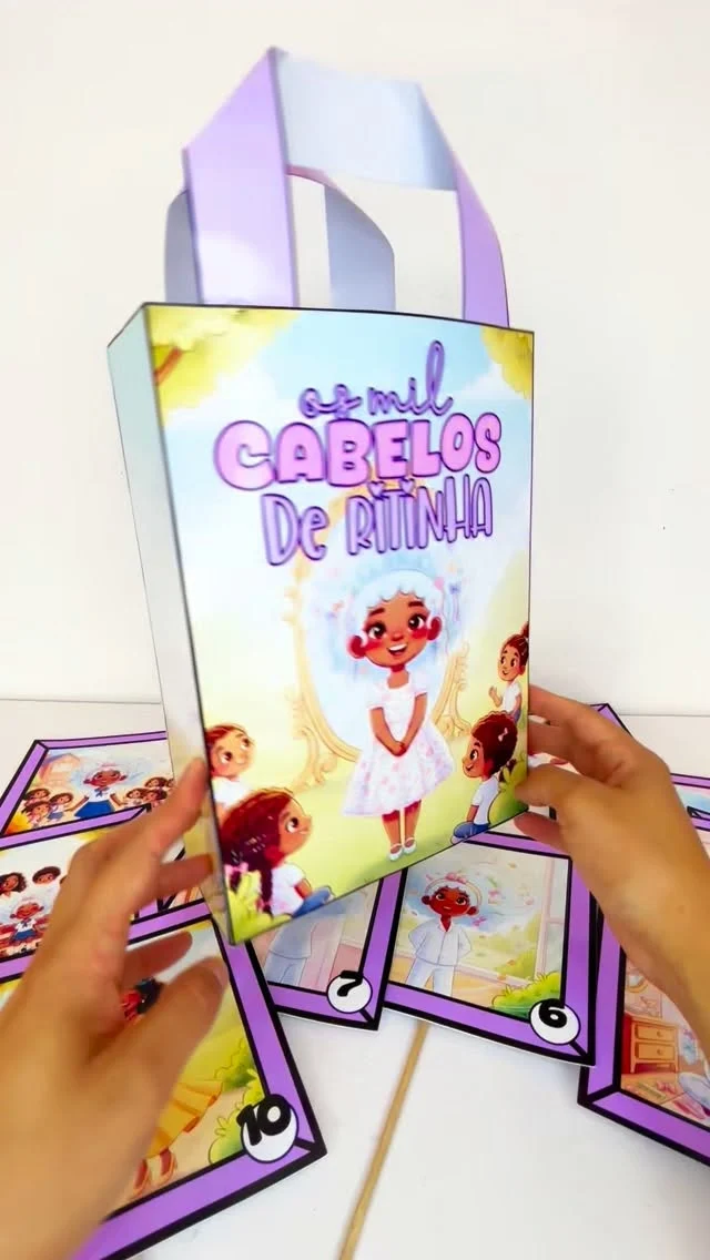 🤎 Os Mil Cabelos de Ritinha 🤎

🌈💛 Nossa Sacola de História “Os Mil Cabelos de Ritinha” traz uma adaptação encantadora que celebra a autoestima, a diversidade e o amor por quem somos! 

✨👧🏾💫 Ritinha é uma menina cheia de personalidade, com um cabelo que parece ter vida própria! Entre penteados, espelhos e descobertas, ela aprende que a beleza está em ser exatamente quem Deus nos fez pra ser — do jeitinho único e especial que cada um é. 

🤩 Uma proposta cheia de afeto, leitura significativa e atividades que vão encantar sua turminha do início ao fim!

🖨️ O arquivo vai em PDF, pronto para impressão.

💰R$6,00

🛍️ Para adquirir comente “eu quero”, chame no direct ou acesse a loja na bio.
.
.
.
#prof #professor #professora #pedagoga #pedagogo #pedagogia #profporamor #profcriativa #educacao #educacaoinfantil #ensino #ensinofundamental